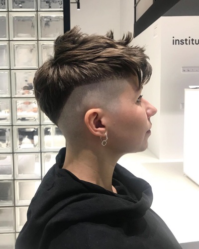 Angular Disconnected V-shaped Undercut with Textured Top