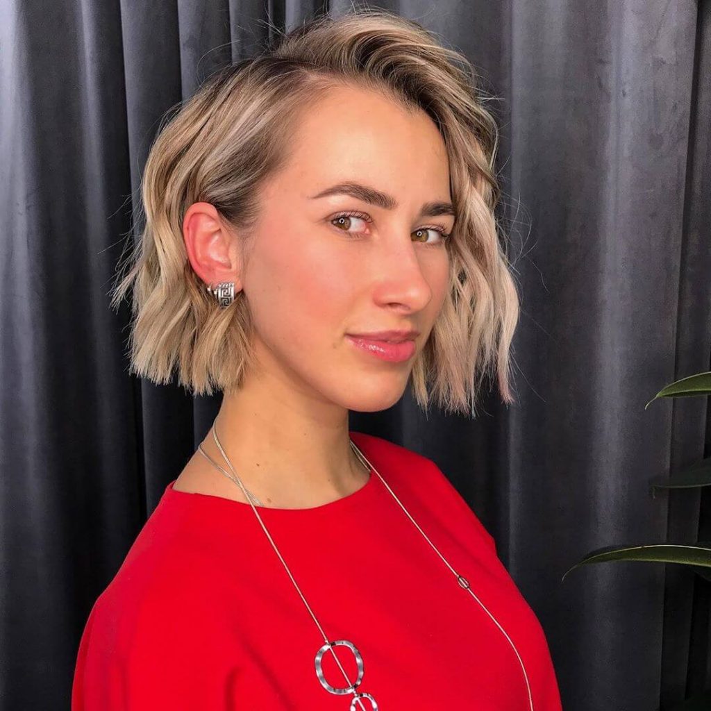 Blunt Wavy Bob with Shattered Ends Hairstyle