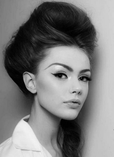 Low Ponytail with Super High and Voluminous Hair Crown
