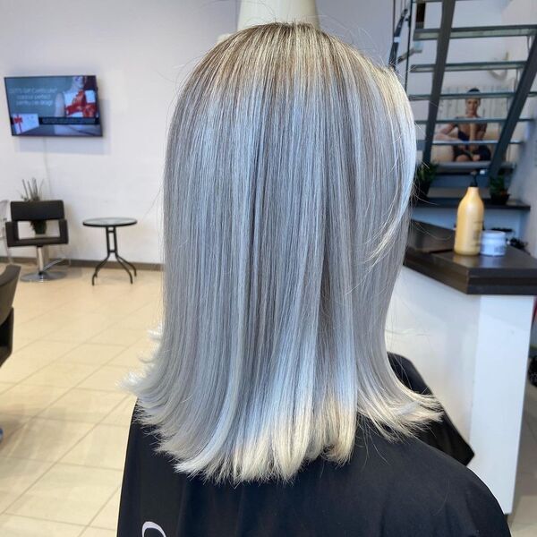 Sexy Shine Platinum Blonde Hairstyles- a girl in a salon.